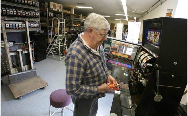 How to repair a pokies machine