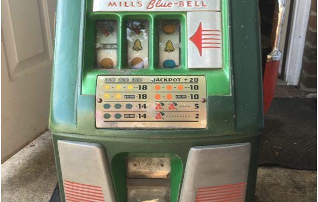 What are the things to look for when buying an Antique pokies machine