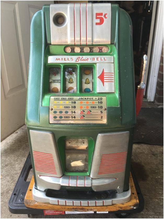 What are the things to look for when buying an Antique pokies machine